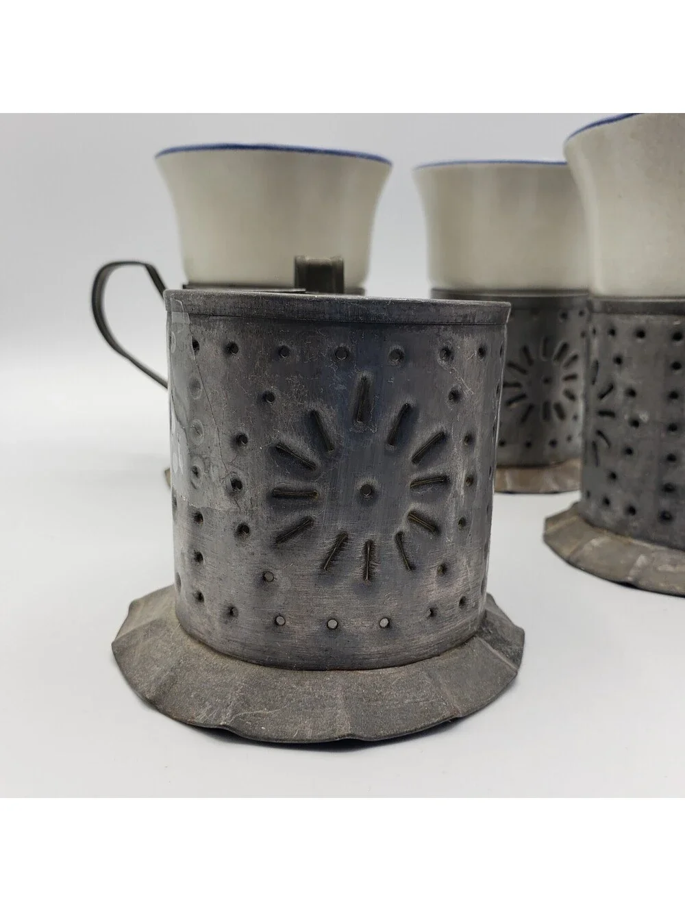 3 VTG Pfaltzgraff Yorktowne Tinsmith Stoneware Coffee Mug Cup Punched Tin Holder